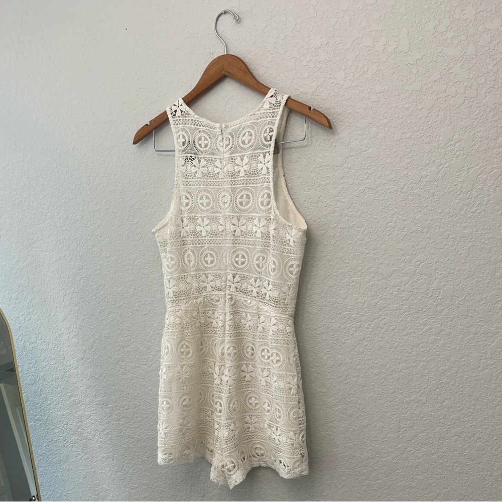 BB DAKOTA | White Lace Romper